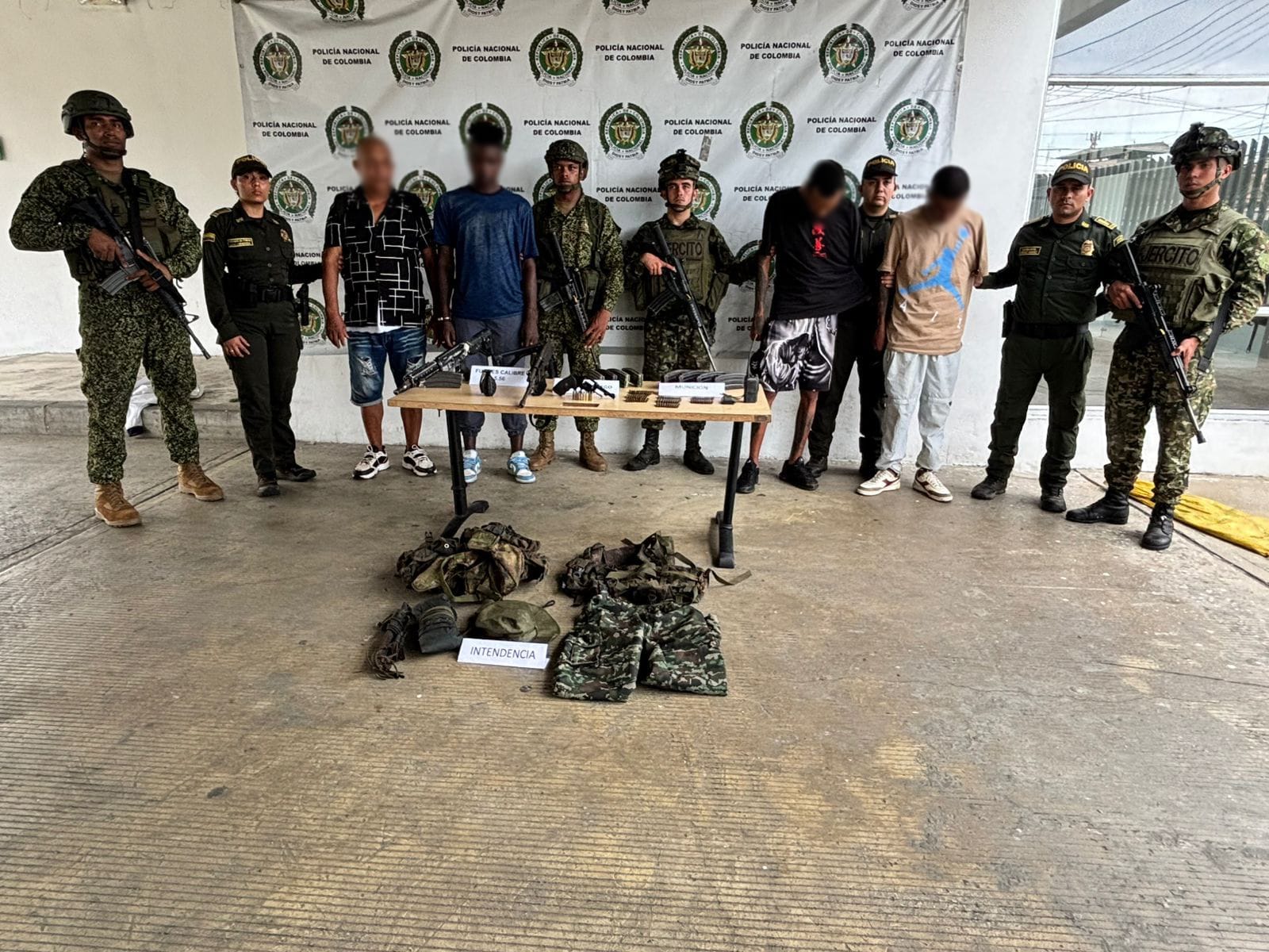 En una operación especial fueron capturados cuatro integrantes del ELN que pretendían entregar armas y explosivos a Los Shottas.