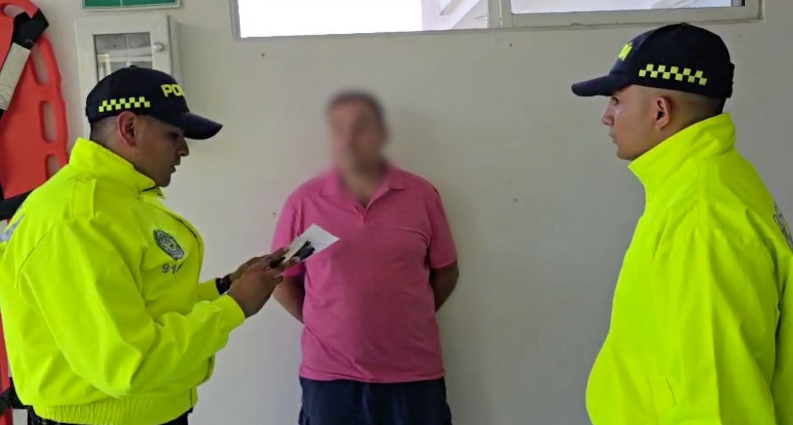 En un trabajo entre autoridades de Colombia y Estados Unidos lograron la captura de alias El Grande,  enlace del narcotráfico entre grupos delincuenciales colombianos y  de Estados Unidos.