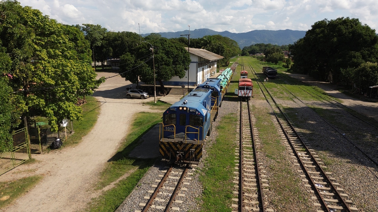 Por el corredor central empezó a transportarse carga como bebidas, pulpa de papel y acero. Crédito imagen: Concesión Línea Férrea Central.
