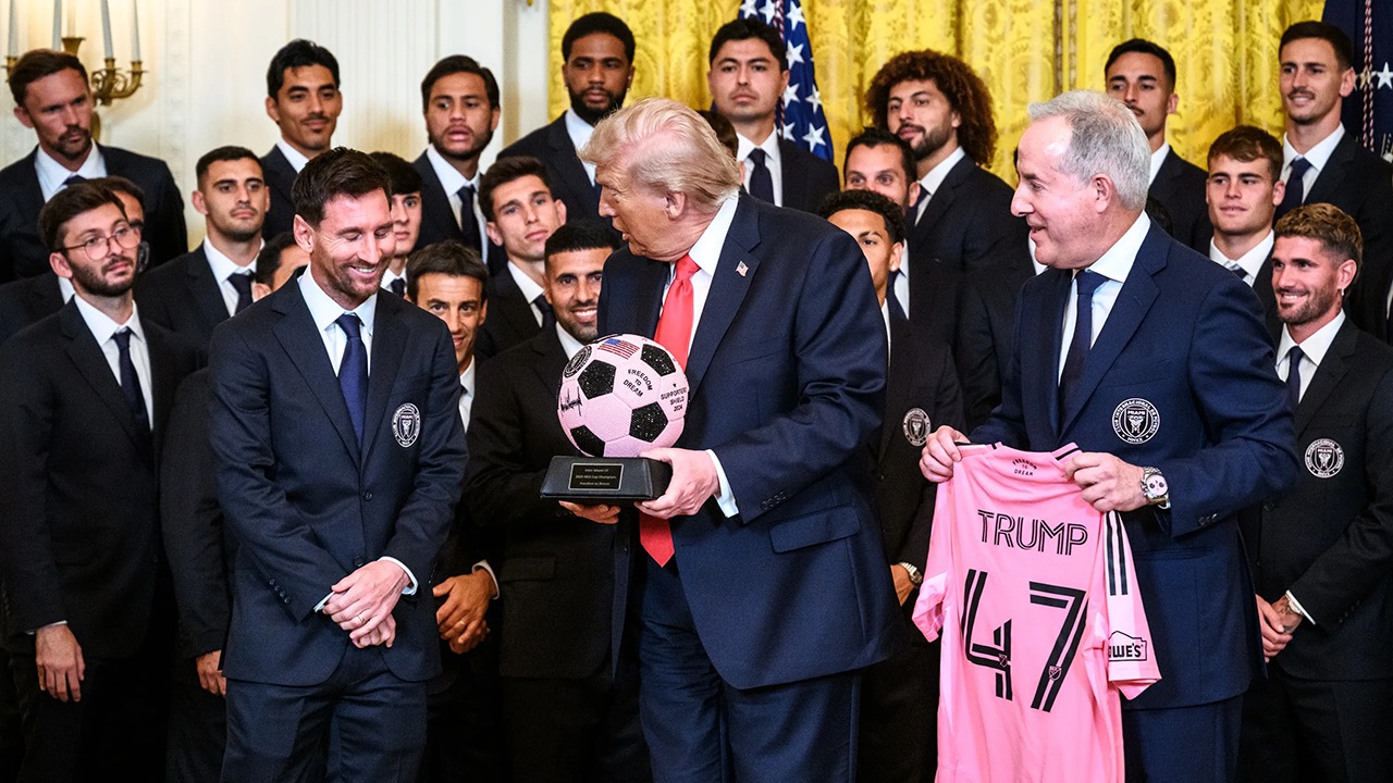 Lionel Messi, Donald Trump y Jorge Mas, el multimillonario empresario cubano-estadounidense y principal due&ntilde;o del Inter de Miami. Cr&eacute;ditos: The White House.