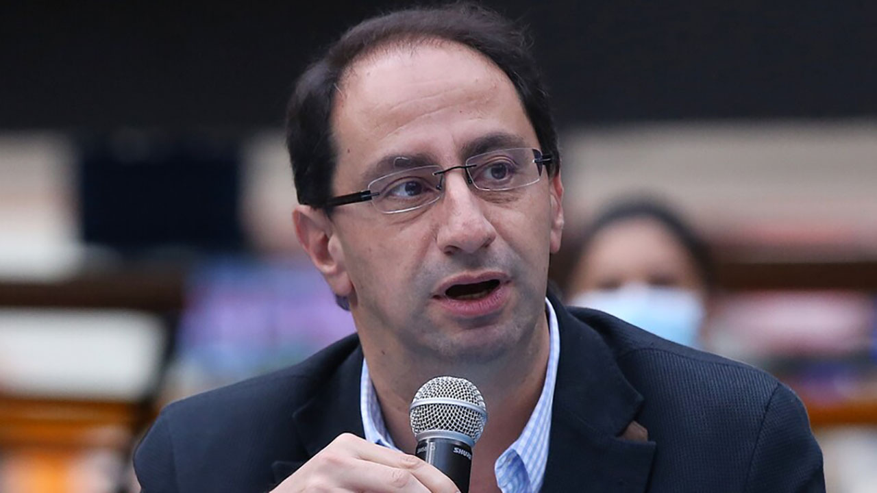 “Yo aporto algo que no tiene ninguna otra fórmula vicepresidencial: experiencia real y probada en altos cargos públicos y privados. También aporto conocimiento del mundo académico, después de haber sido rector de cuatro universidades”: José Manuel Restrepo. Foto: Colprensa.