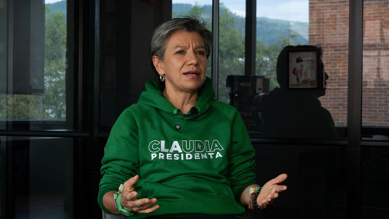 “(Cepeda) lleva un año escondiéndose del debate. Eso es muy poco demócrata en un hombre que dice que va a hacer acuerdos con el país. ¿Cómo va a pactar si ni siquiera es capaz de debatir con la ciudadanía ni con los otros candidatos?”: Claudia López. | Foto: Luis Chía - CAMBIO