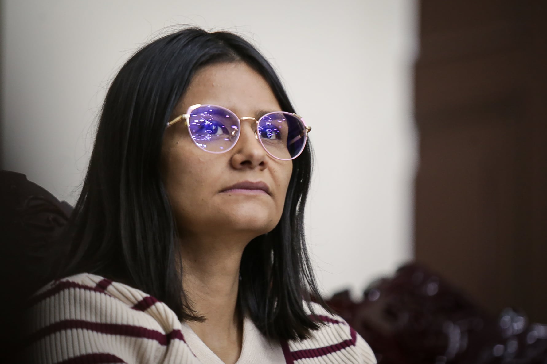 La denuncia incluye cuentas bancarias y teléfonos usados para exigir dinero, según su versión