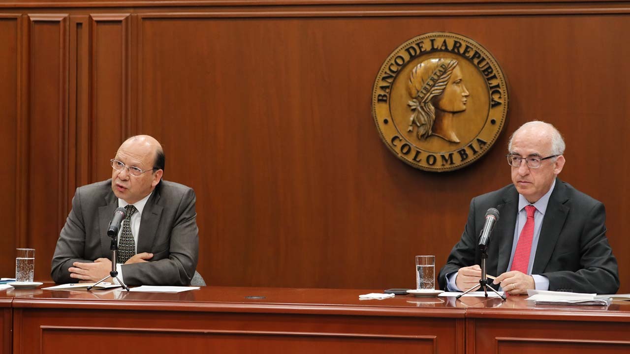 Germán Ávila, ministro de Hacienda, y Leonardo Villar, gerente del Banco de la República. Crédito imagen: Banco de la República.