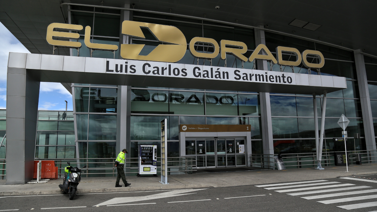 La operación de la terminal aérea estuvo suspendida durante 24 minutos. Foto: Colprensa