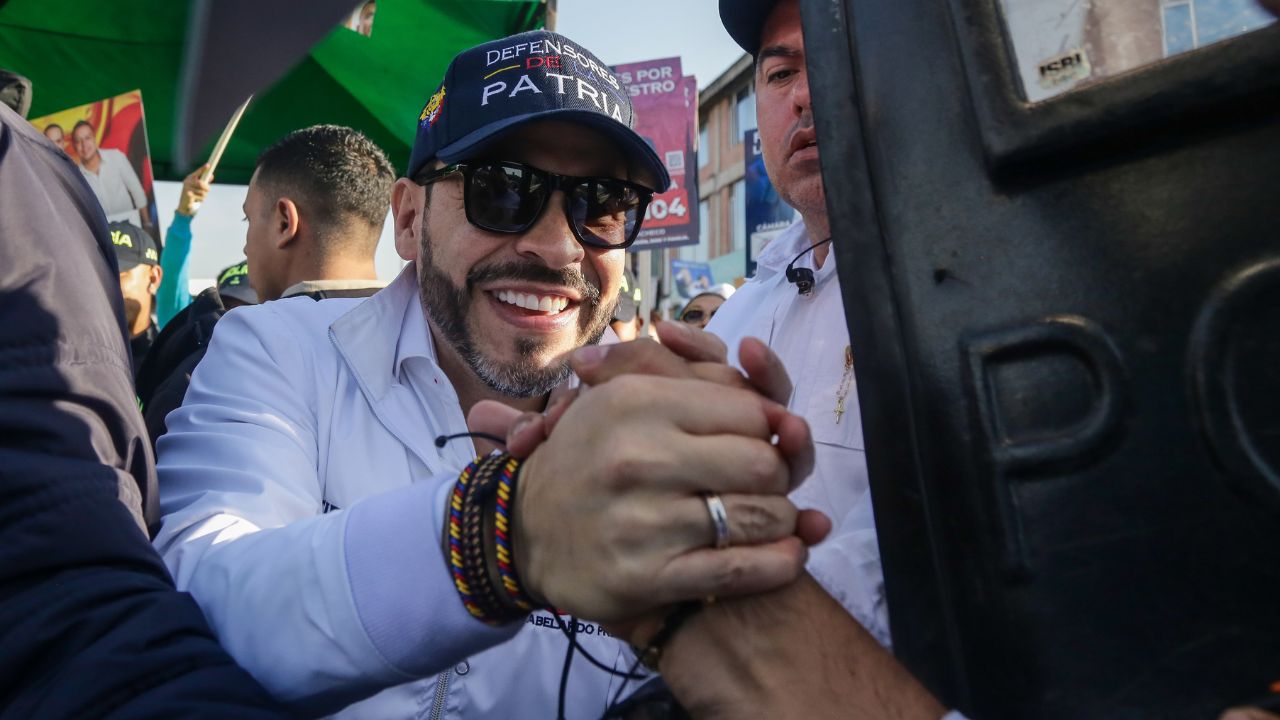 El candidato presidencial les ha solicitado a sus seguidores bajar el tono confrontancional frente a Paloma Valencia, pero su petición ha sido ignorada por sus simpatizantes en redes sociales | Crédito: Colprensa