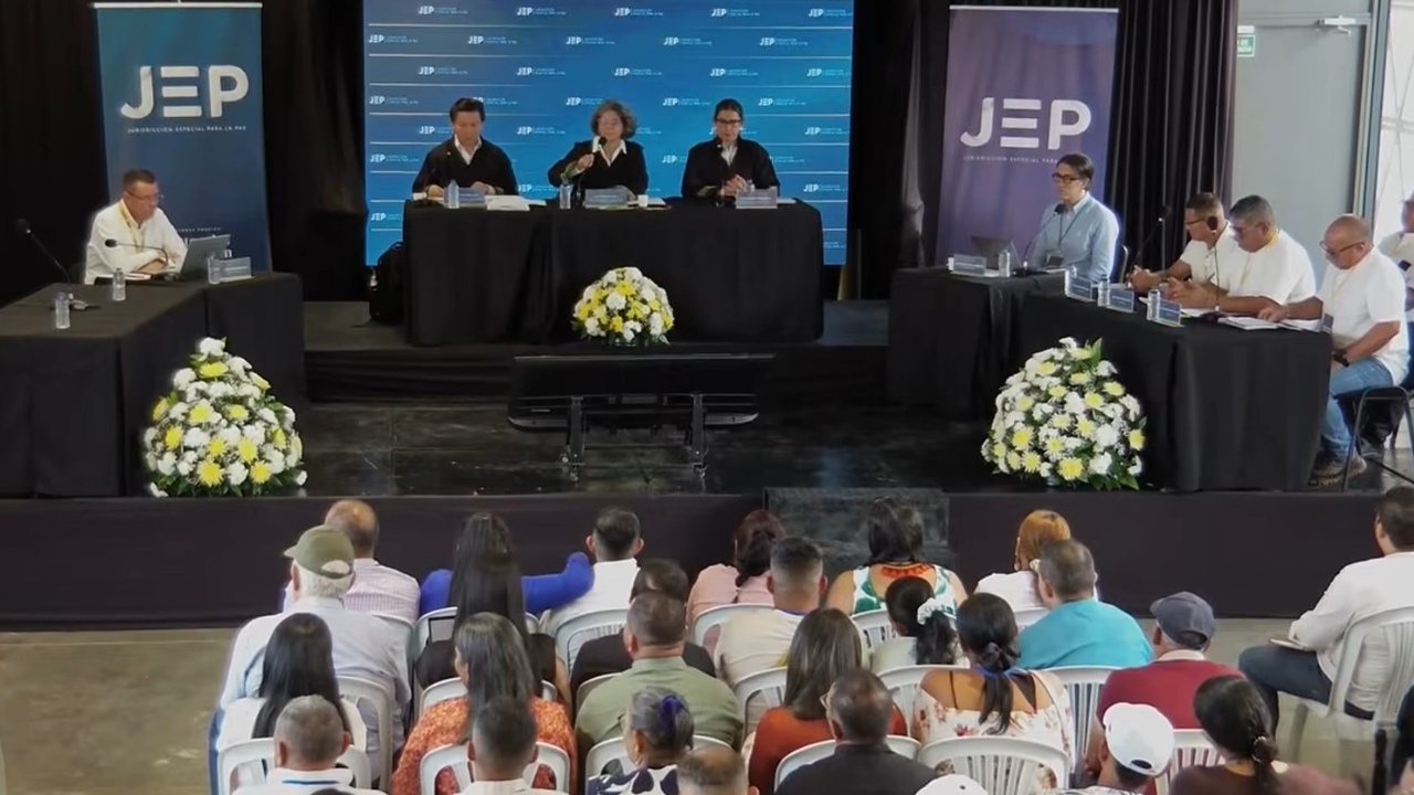 La Jurisdicción Especial para la Paz (JEP) llevó a cabo este viernes la Audiencia Regional de Reconocimiento de Verdad. Crédito: Redes sociales.