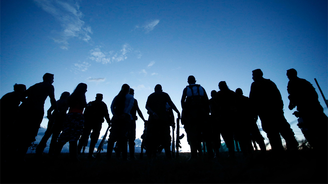 Agremiaciones que reúnen a militares y policías en retiro expresaron su preocupación por los posibles nexos de alias Calarcá con funcionarios que podrían afectar la seguridad en el país.