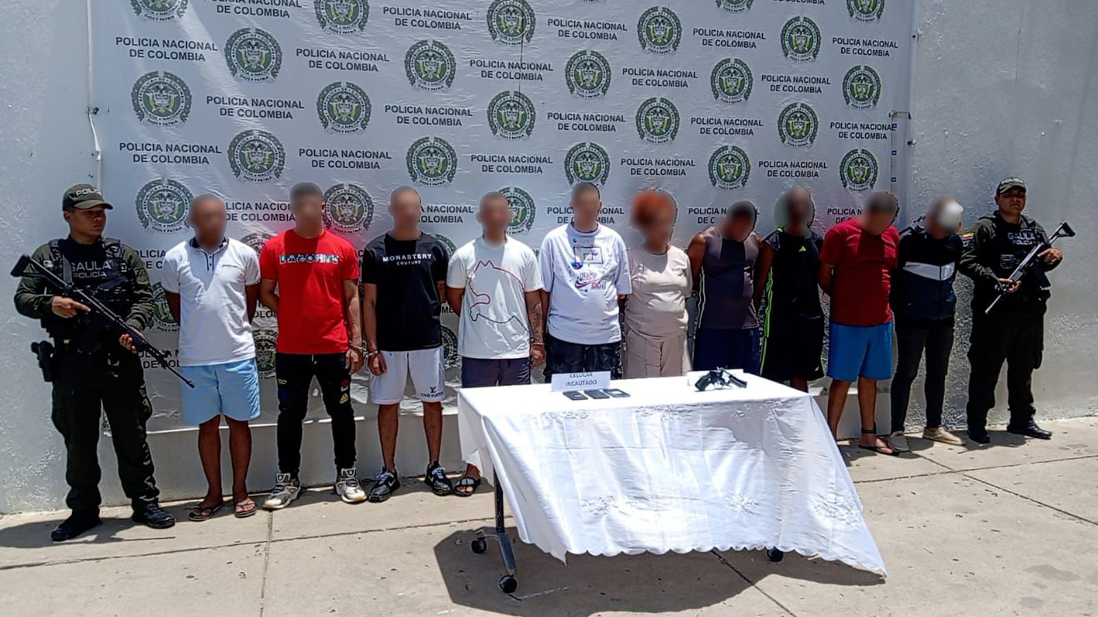 Las autoridades capturaron a 113 delincuentes dedicados al secuestro y la extorsión en diez departamentos del país.