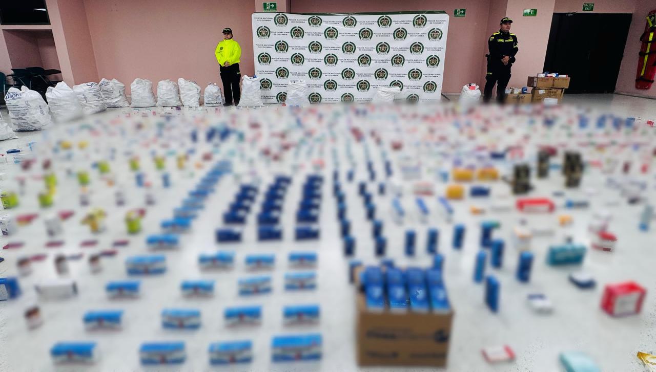 La Policía Fiscal y Aduanera incautó más de doscientos mil medicamentos falsos en Barranquilla