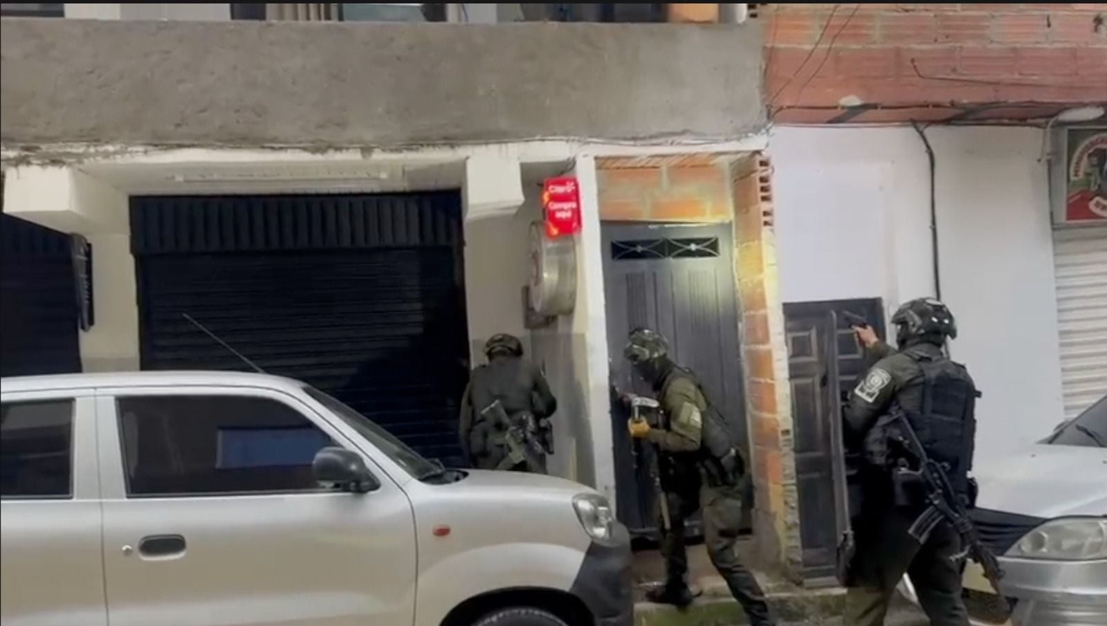 En una operación de autoridades colombianas y de Estados Unidos fue encontrado un taller subterráneo para la venta y modificación de armas