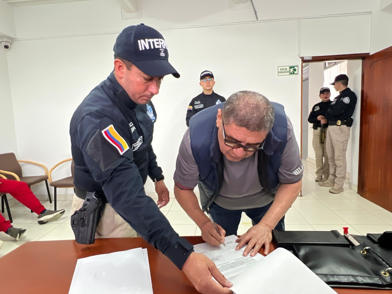 Colombia extraditó a cinco presuntos narcotraficantes vinculados a redes internacionales de cocaína