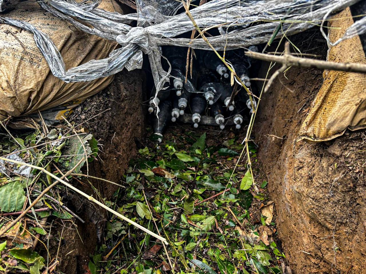 El frente nororiental del ELN ha construidos bunker debajo de la tierra para guardar drones y explosivos.