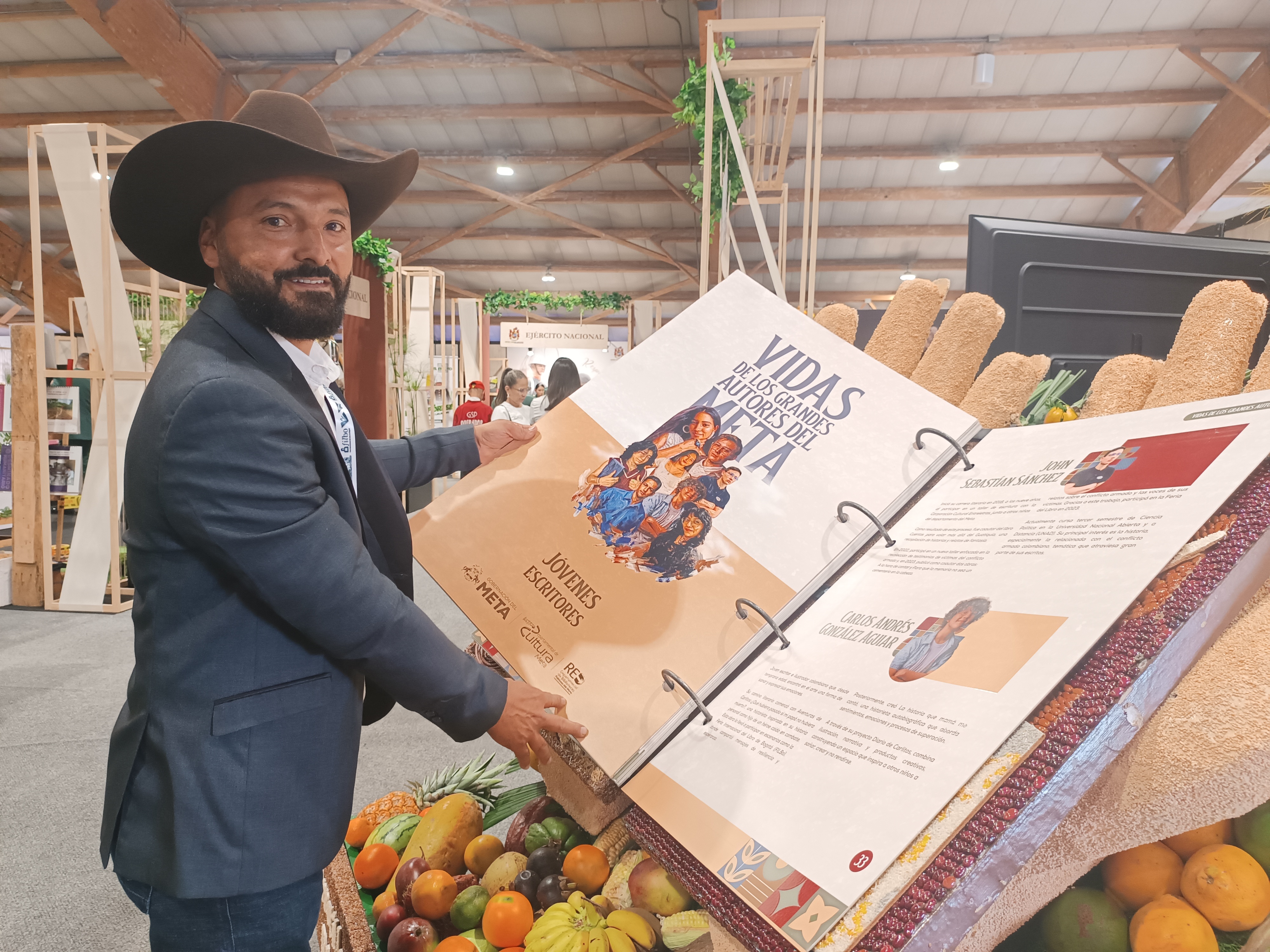 El contenido del libro'El llano también se lee' incluye folclore, tradiciones, costumbres, patrimonio musical y literario del departamento del Meta, con un apartado especial del semillero narrativo infantil y juvenil de la región.