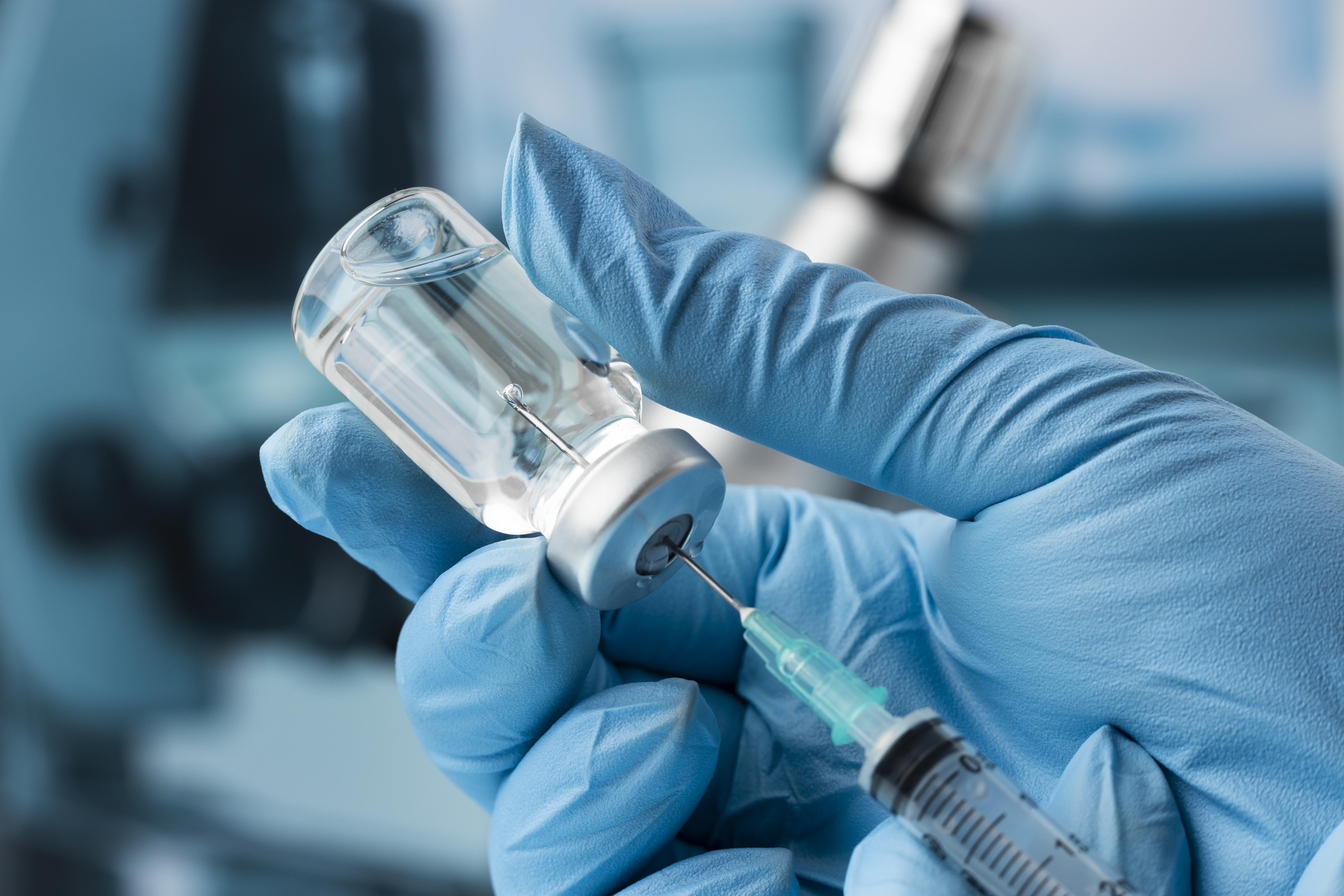 Las vacunas contra el cáncer, aunque pueda parecer contraintuitivo, no se utilizan para prevenir la enfermedad, sino para tratar pacientes que ya presentan tumores clínicamente establecidos. Se conocen como vacunas terapéuticas. Foto: Magnific