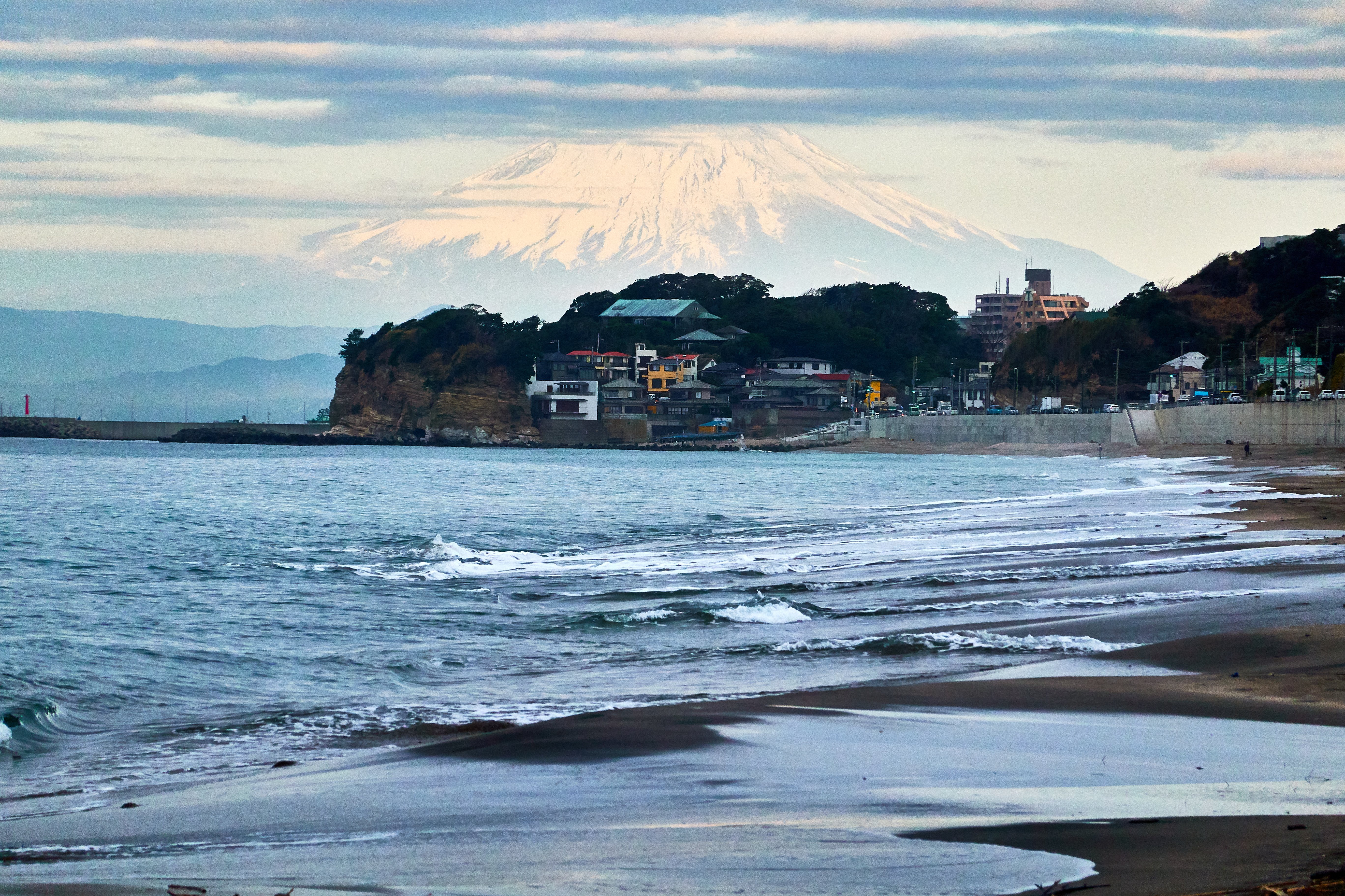 Alerta de tsunami en Japón tras fuerte terremoto; autoridades ordenan evacuaciones en zonas costeras del norte