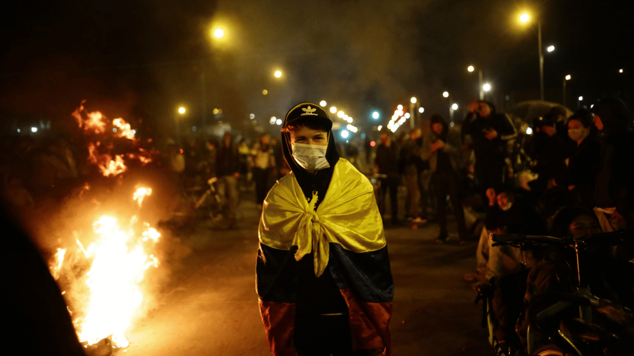 En 2021 Colombia vivió tres meses de manifestaciones y represión policial. Muchos de los que protestaron lo hicieron con tapabocas ante el temor al covid-19, que había confinado al país un año atrás.