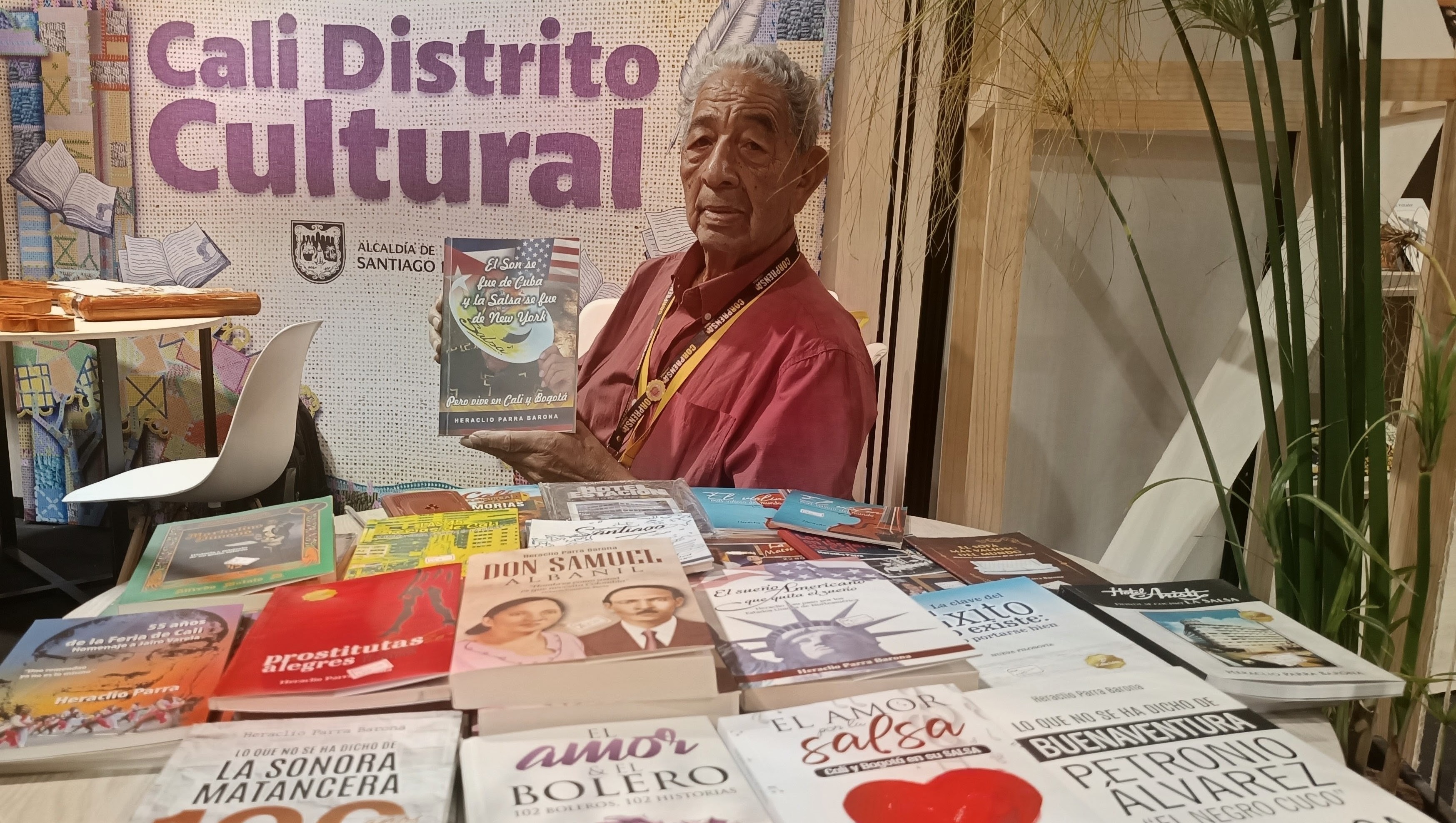 Con solo cuarto de primaria, Heraclio Parra manifiesta que se pulió en la lectura de periódicos y revistas para narrar su admirable obra.