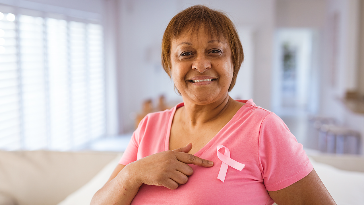 La tecnología médica ha avanzado con la incorporación de herramientas como la mamografía con contraste y la biopsia asistida por vacío, dos procedimientos que están transformando el diagnóstico temprano del cáncer de mama. Crédito: Magnific.
